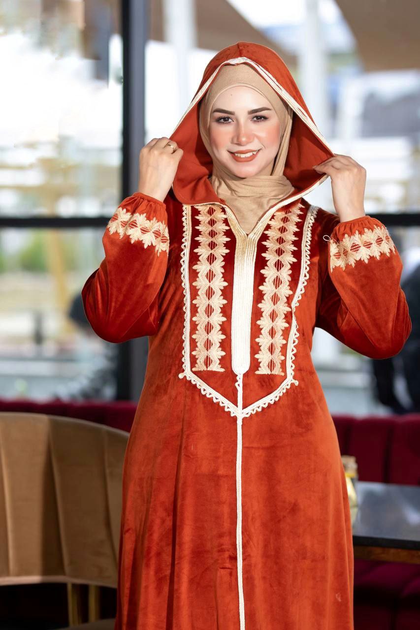 Velvet abaya embroidered with a hood