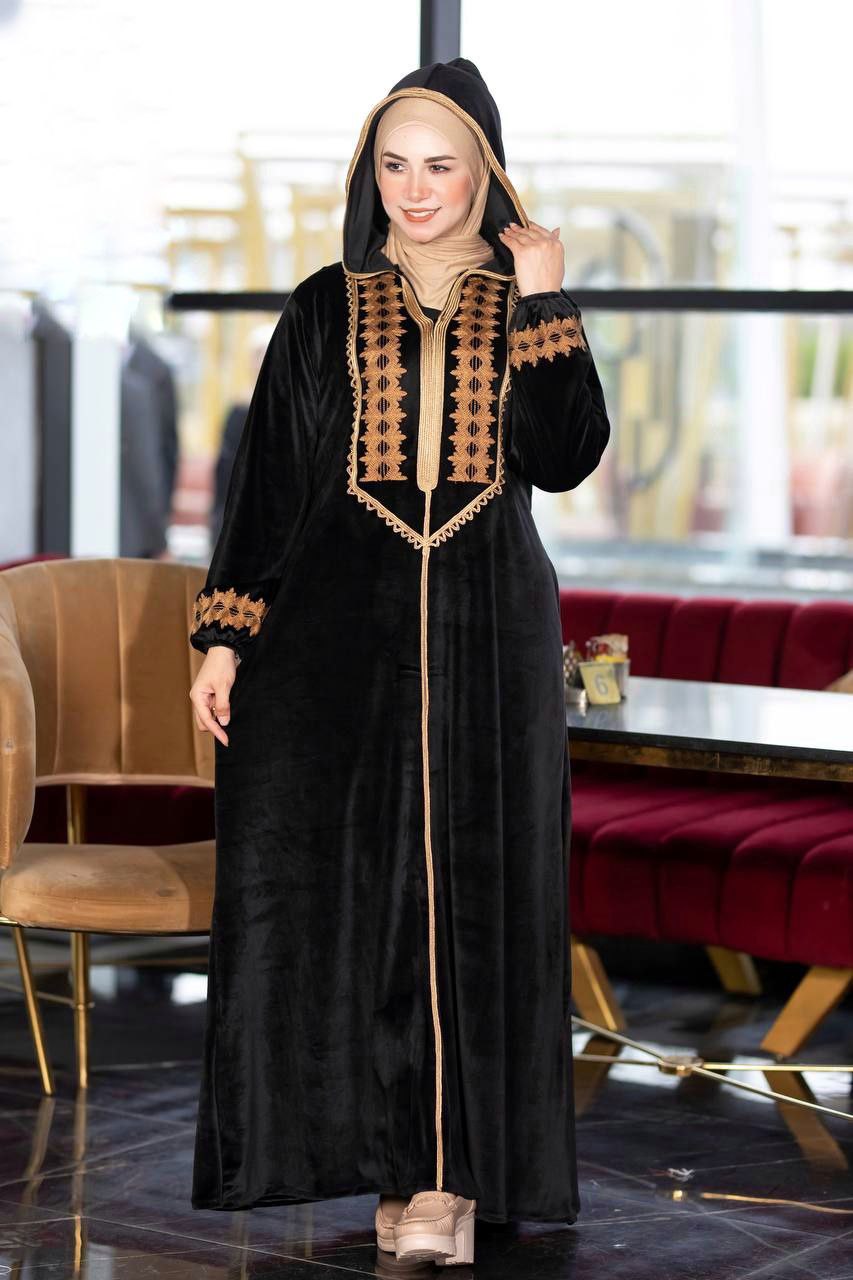 Velvet abaya embroidered with a hood
