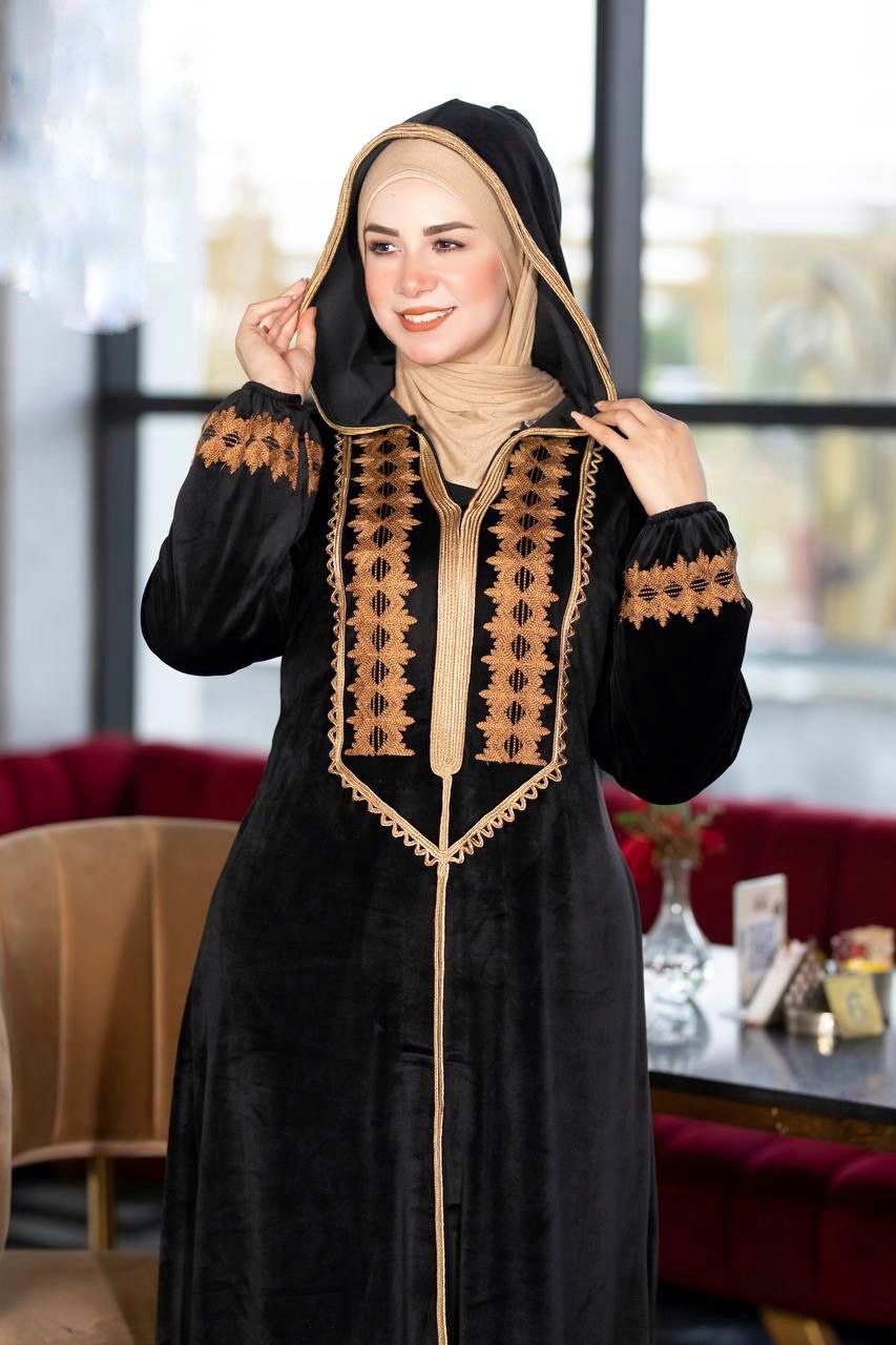Velvet abaya embroidered with a hood