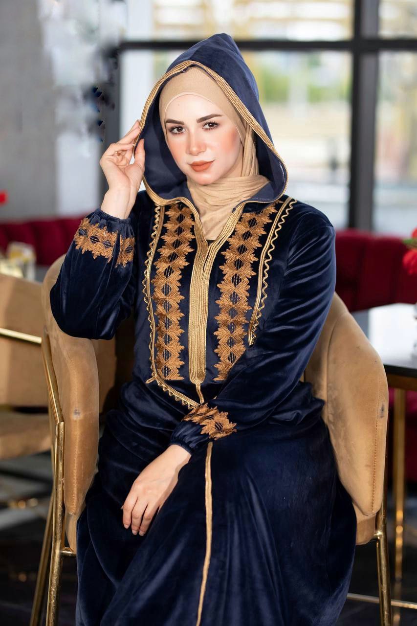 Velvet abaya embroidered with a hood