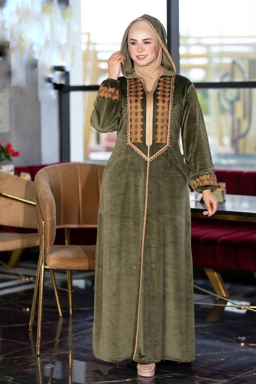Velvet abaya embroidered with a hood