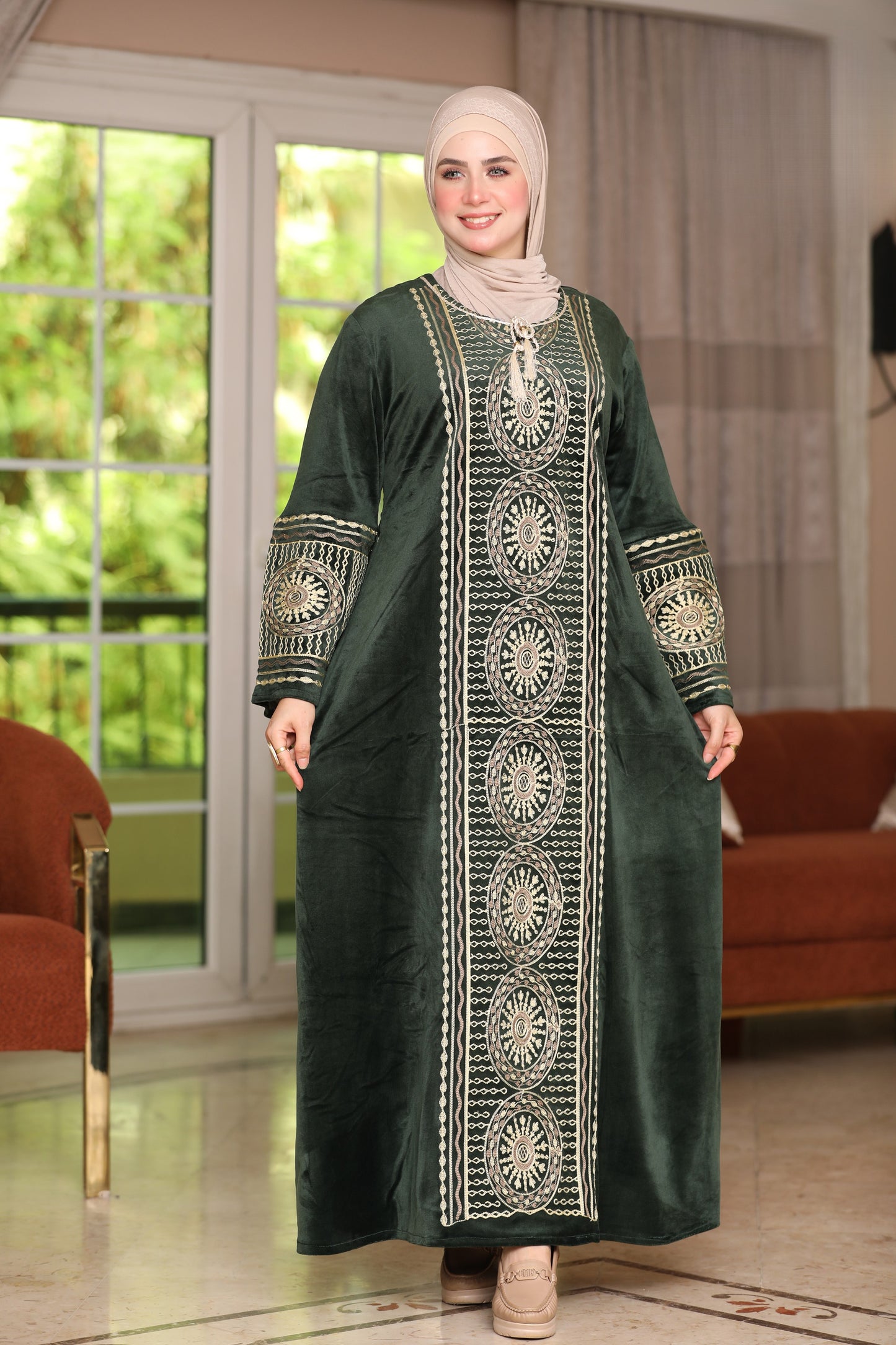 Velvet abaya with lengthwise embroidery