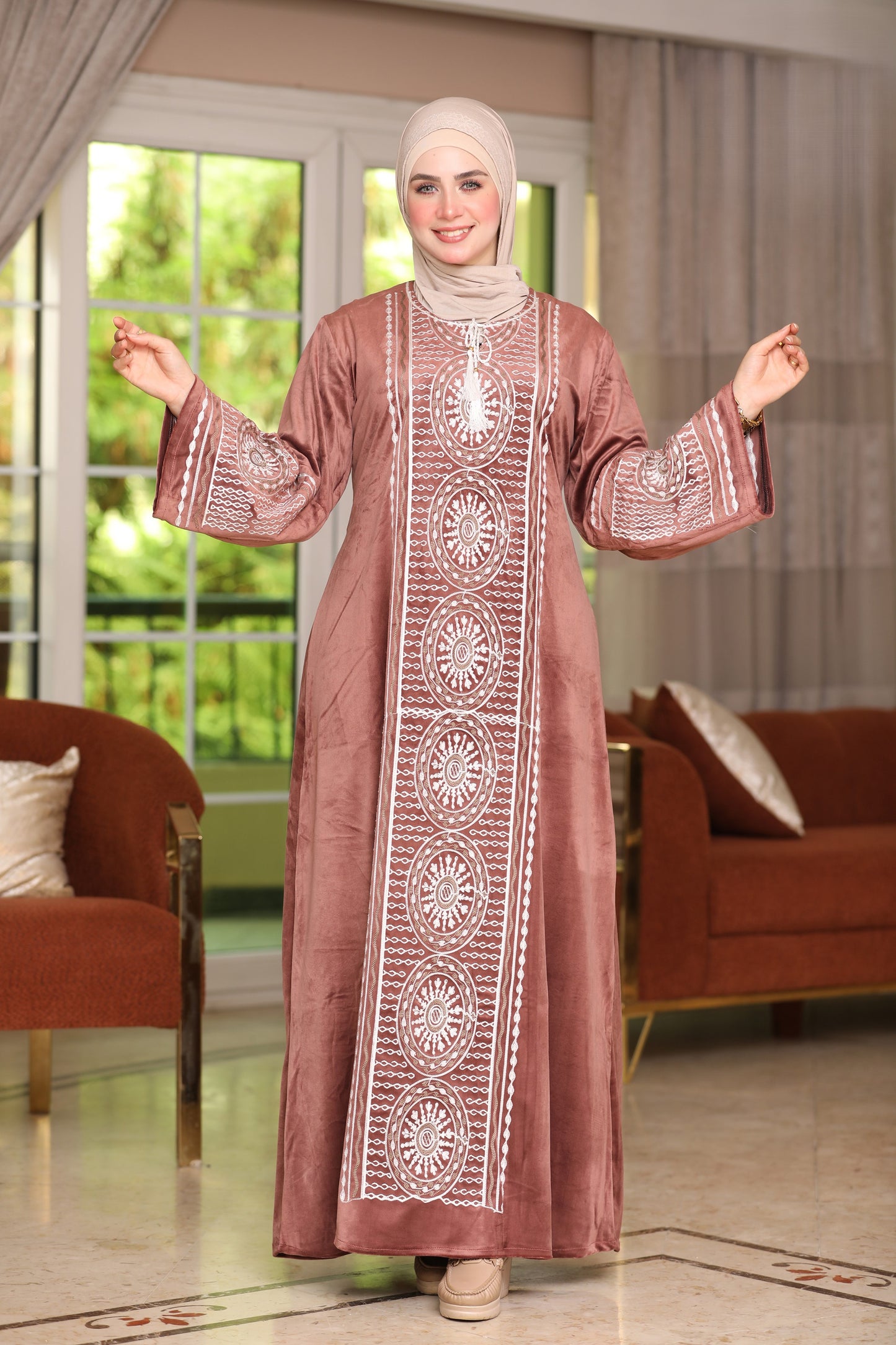 Velvet abaya with lengthwise embroidery