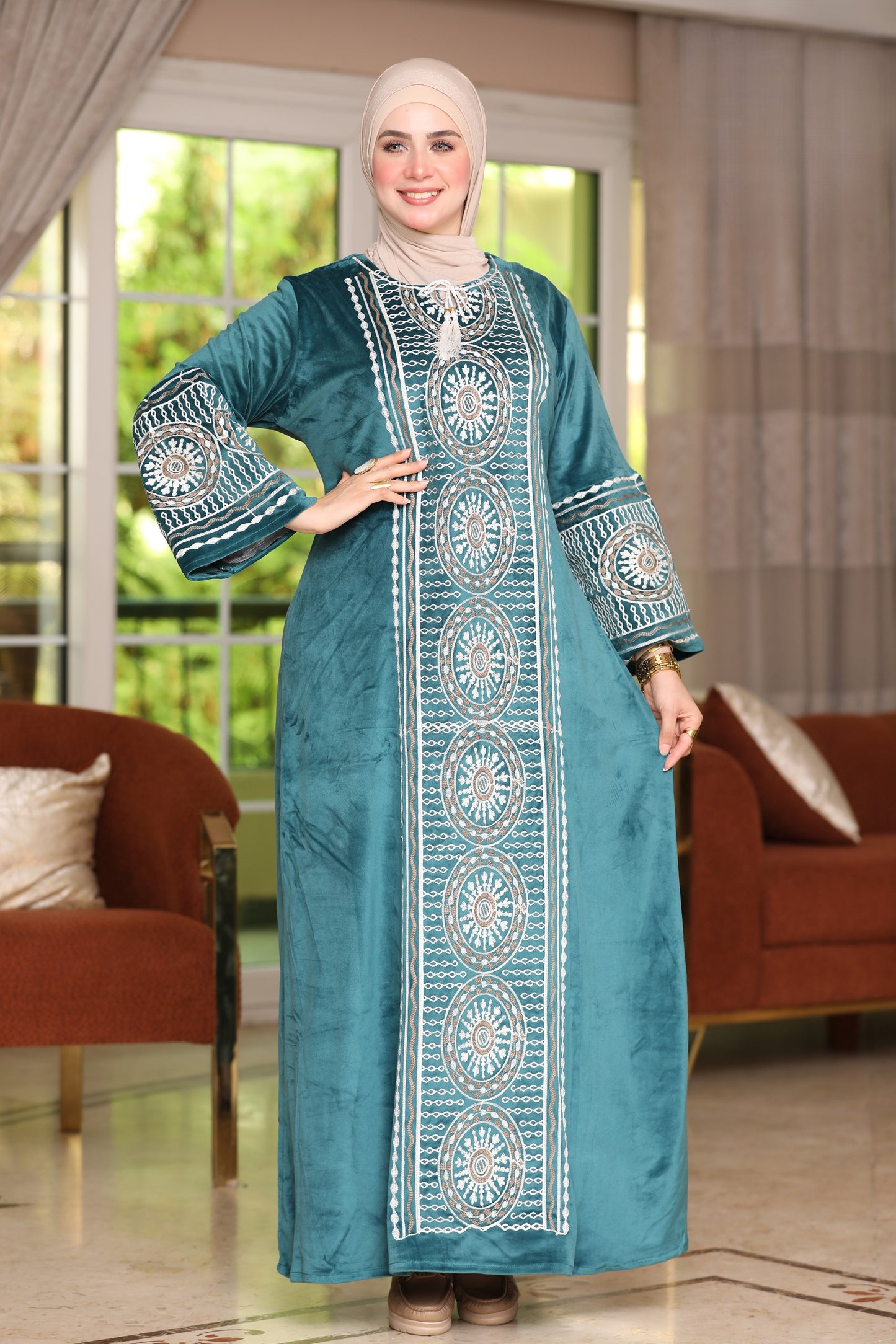 Velvet abaya with lengthwise embroidery