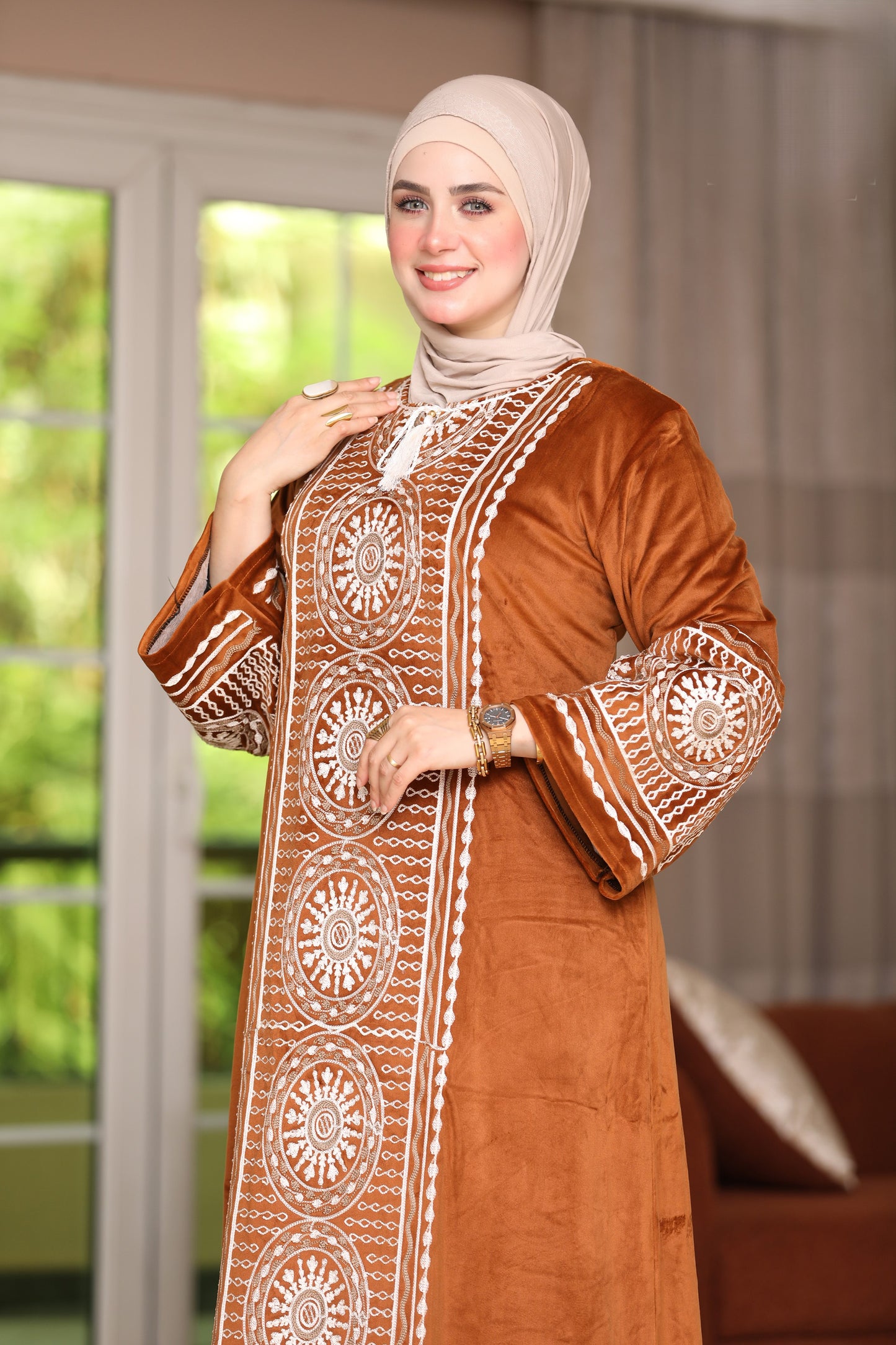 Velvet abaya with lengthwise embroidery