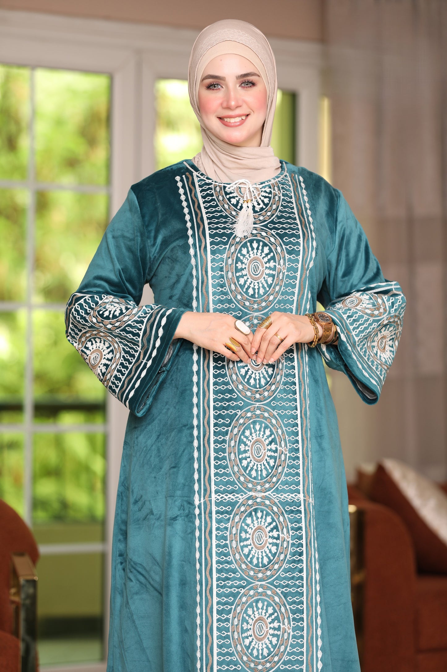 Velvet abaya with lengthwise embroidery