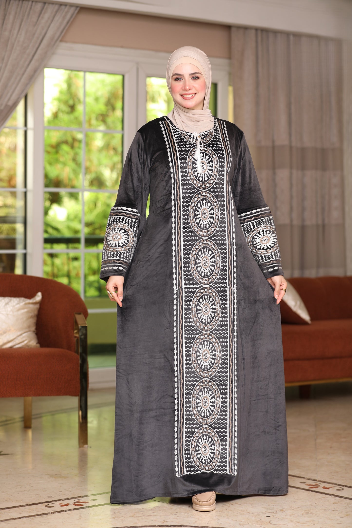 Velvet abaya with lengthwise embroidery