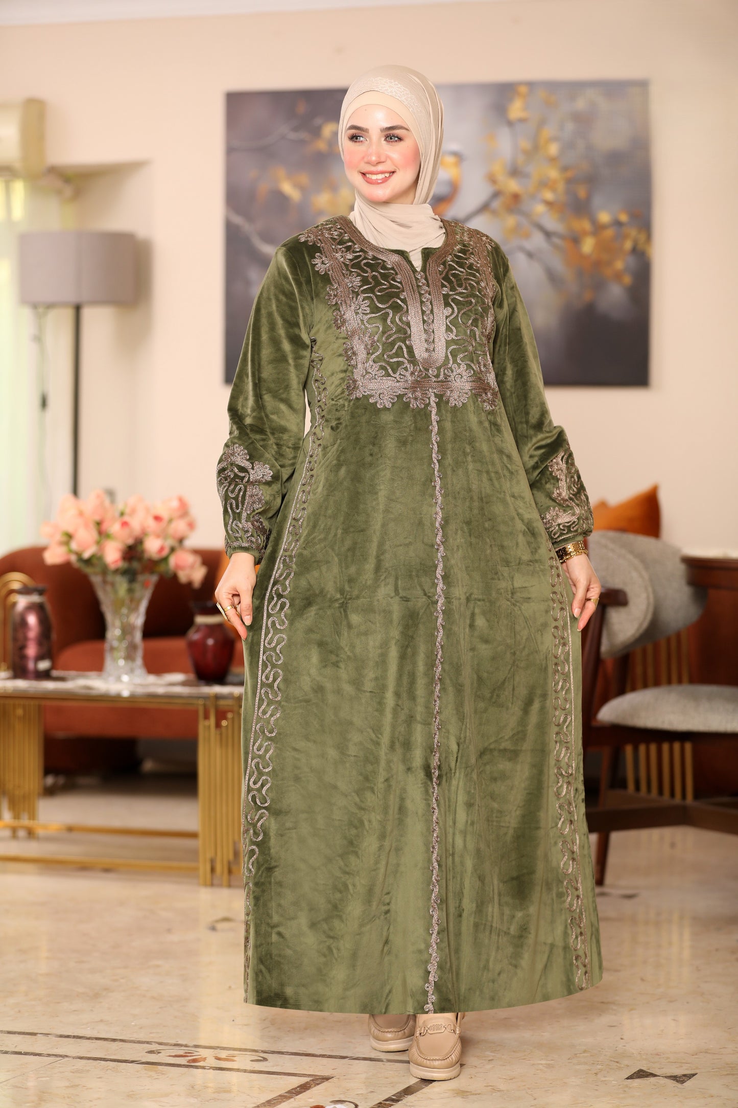 Velvet abaya with hand and wool embroidery