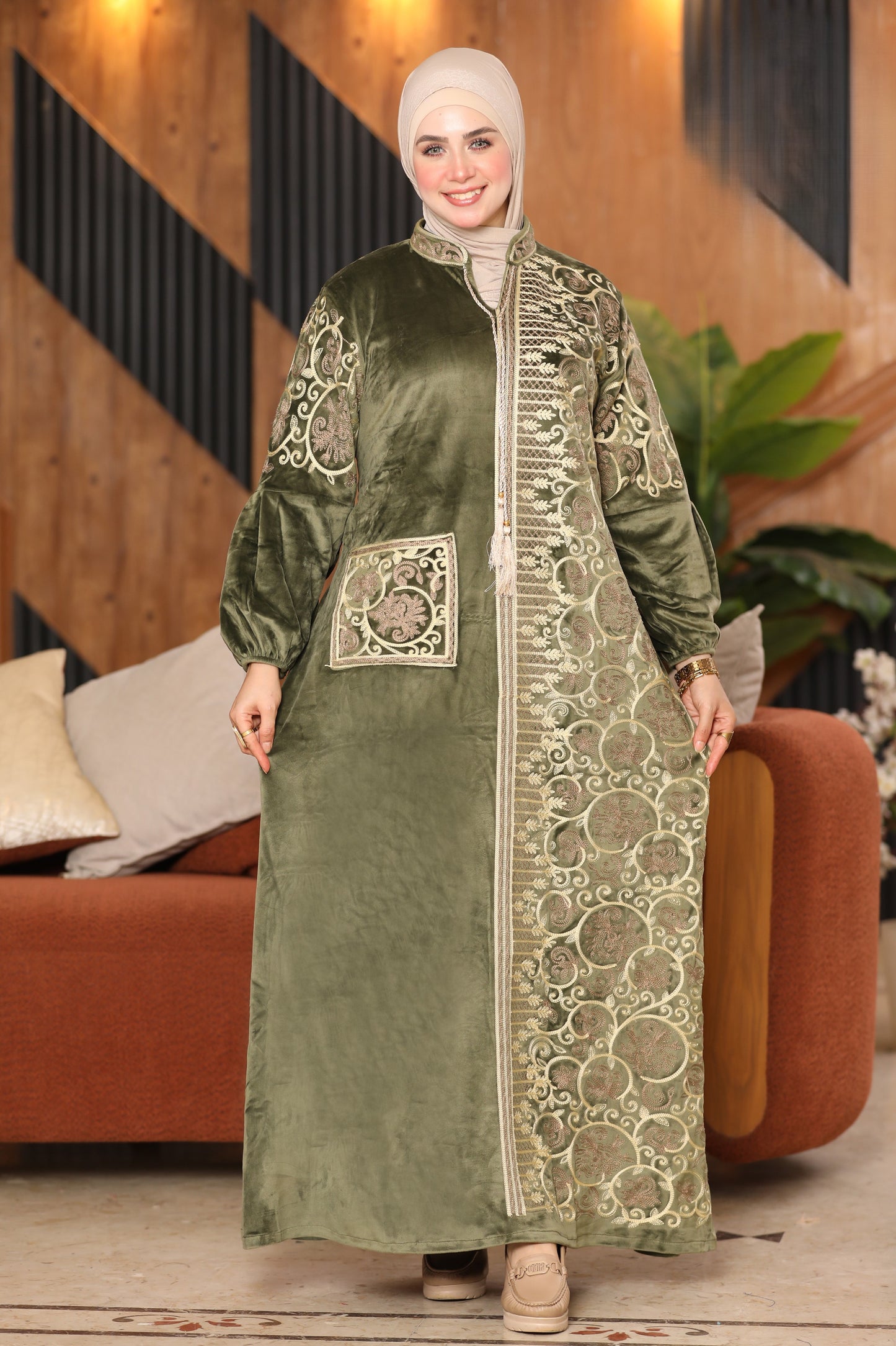 Embroidered velvet abaya with one pocket