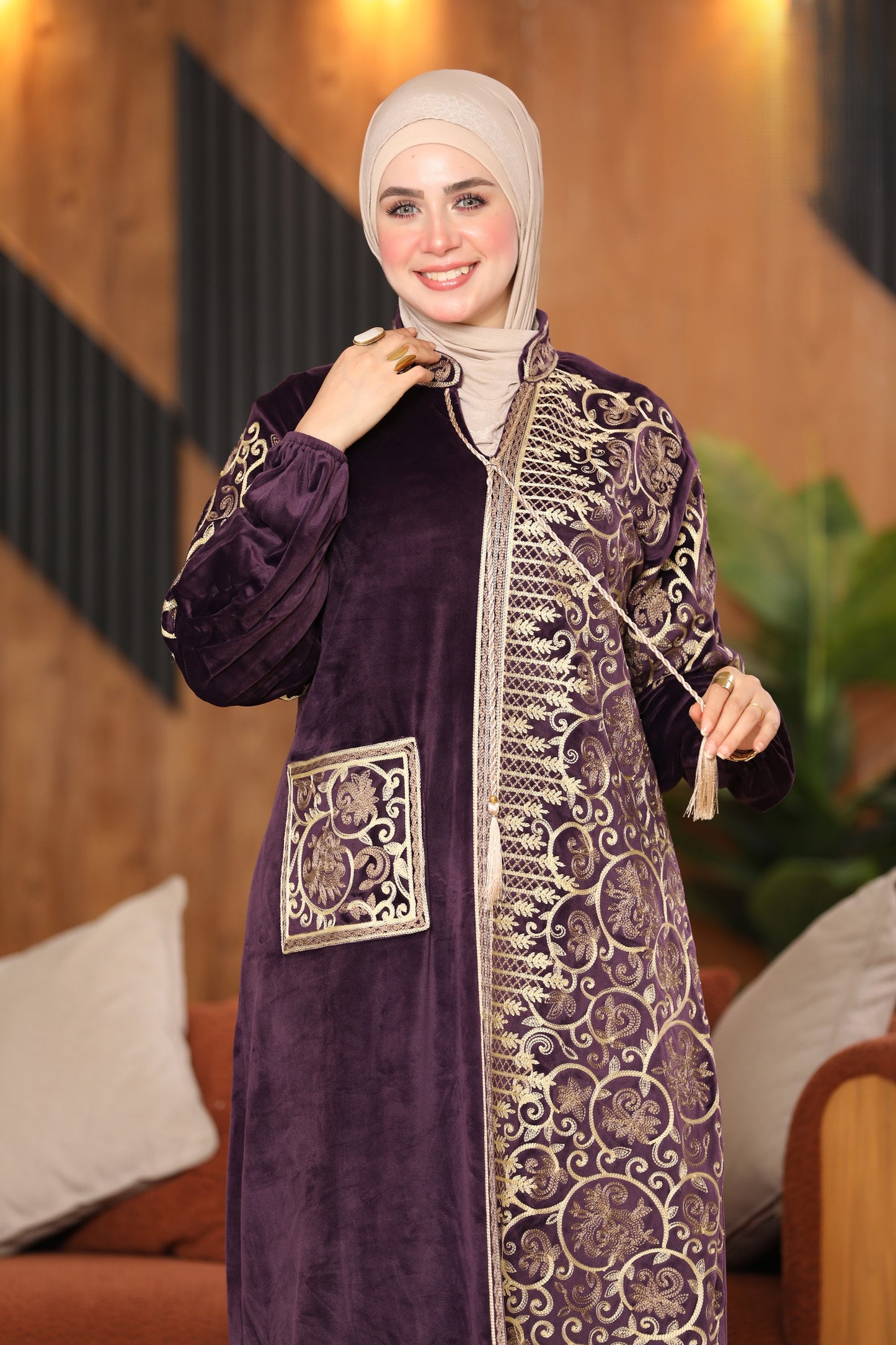 Embroidered velvet abaya with one pocket