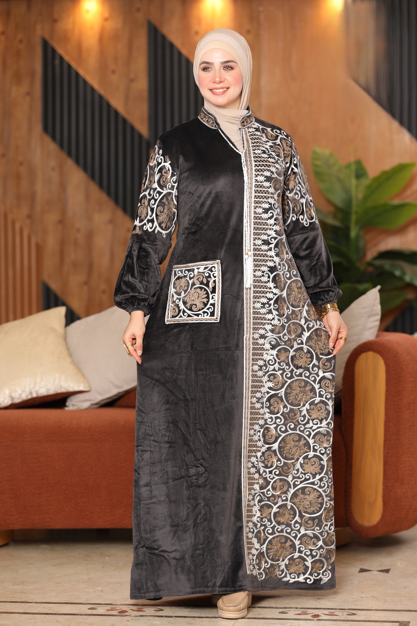Embroidered velvet abaya with one pocket