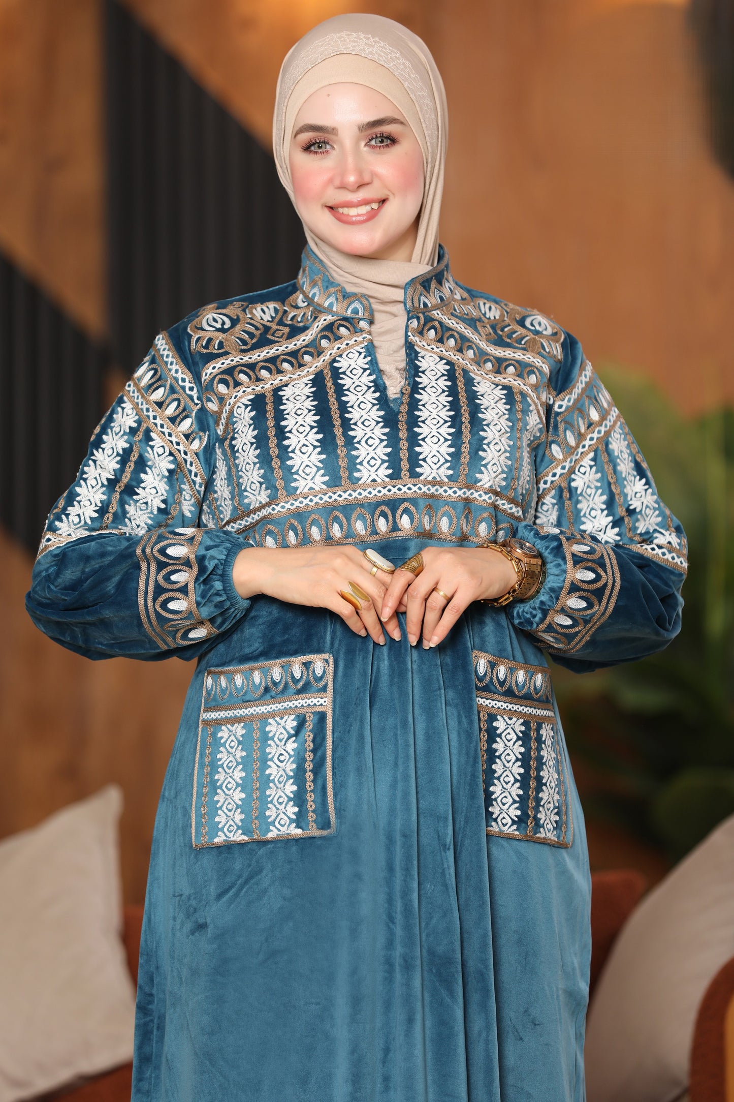 Embroidered velvet abaya with two pockets