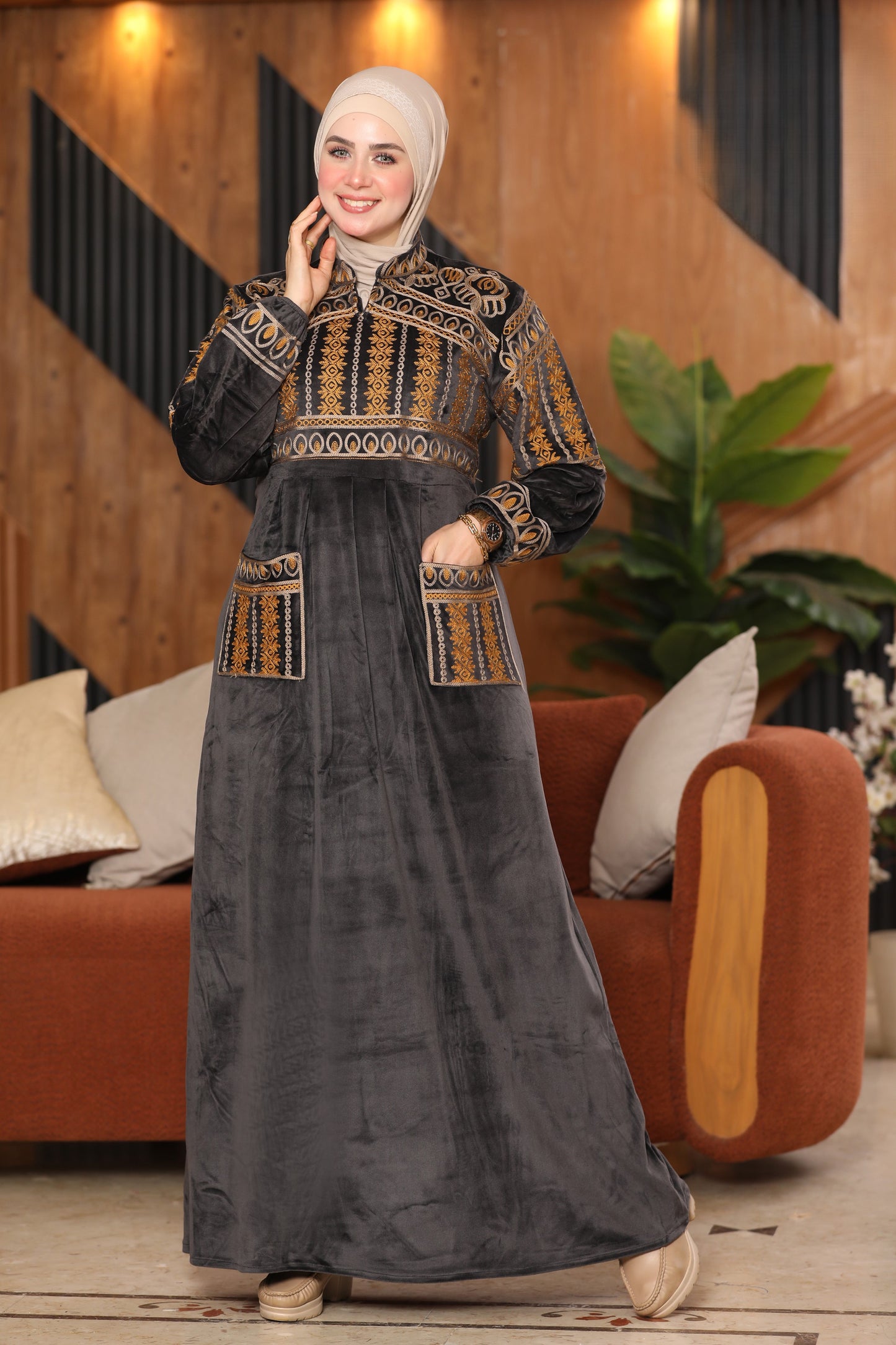 Embroidered velvet abaya with two pockets