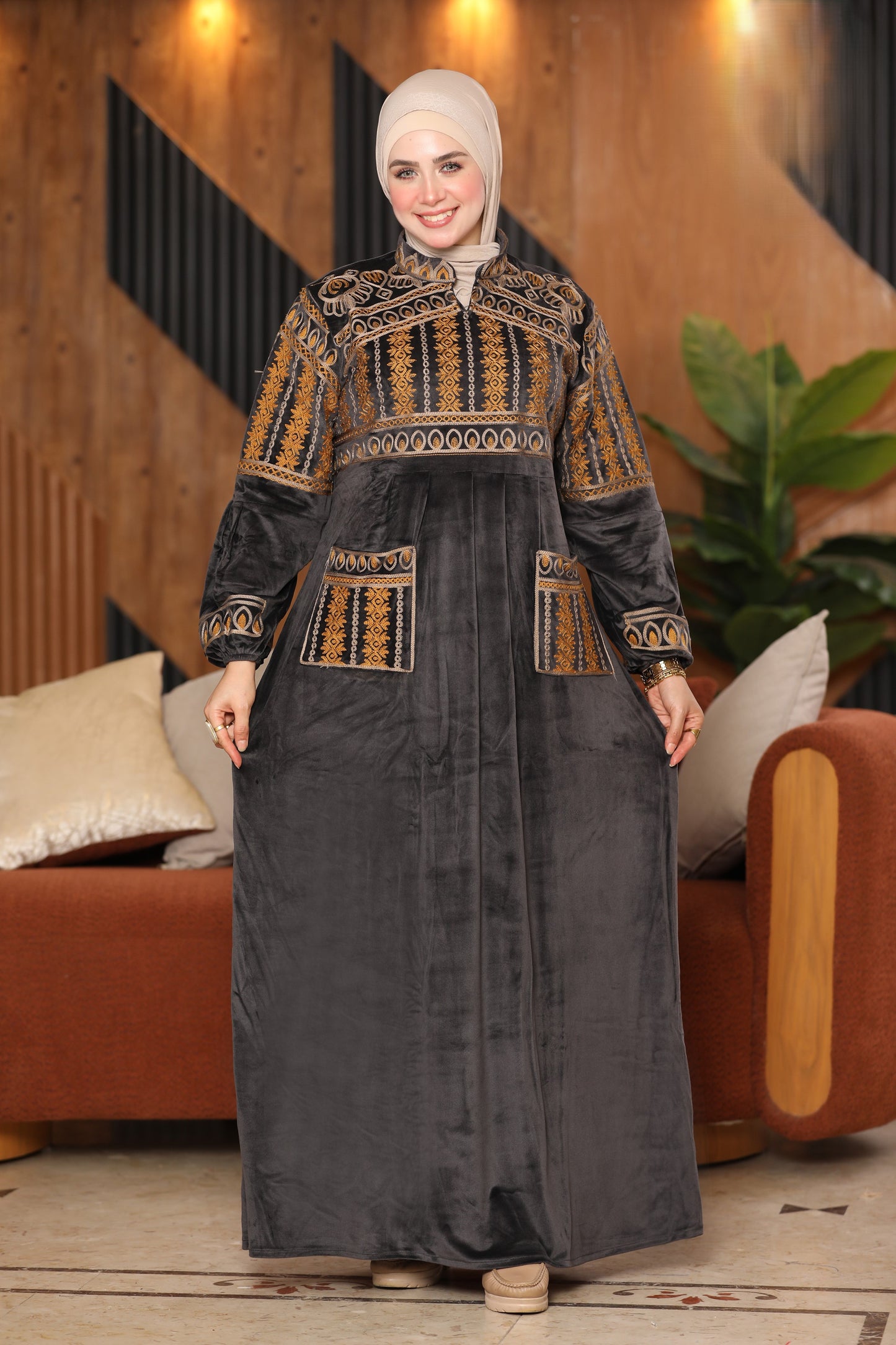 Embroidered velvet abaya with two pockets