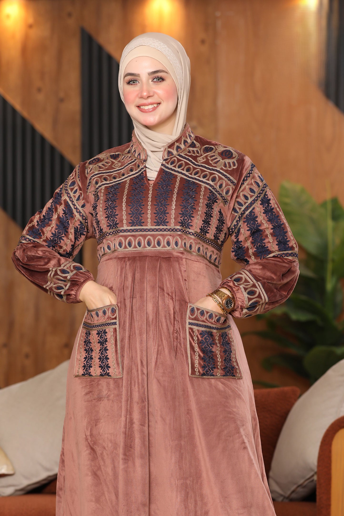 Embroidered velvet abaya with two pockets
