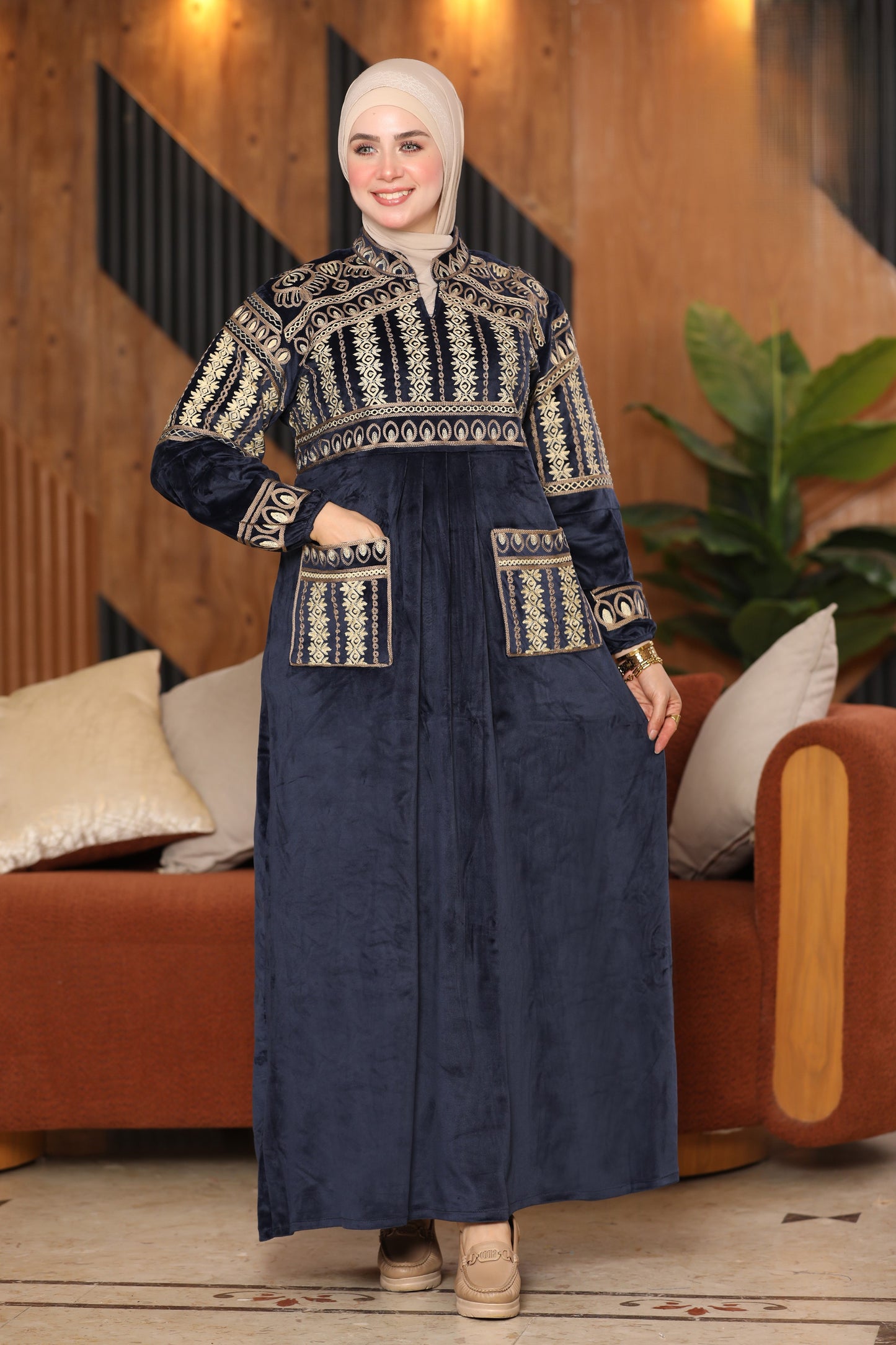 Embroidered velvet abaya with two pockets