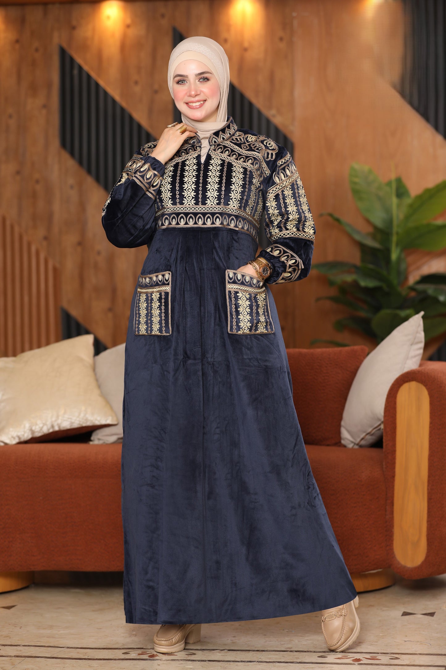 Embroidered velvet abaya with two pockets