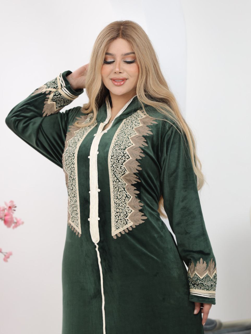 Velvet abaya embroidered with a hood