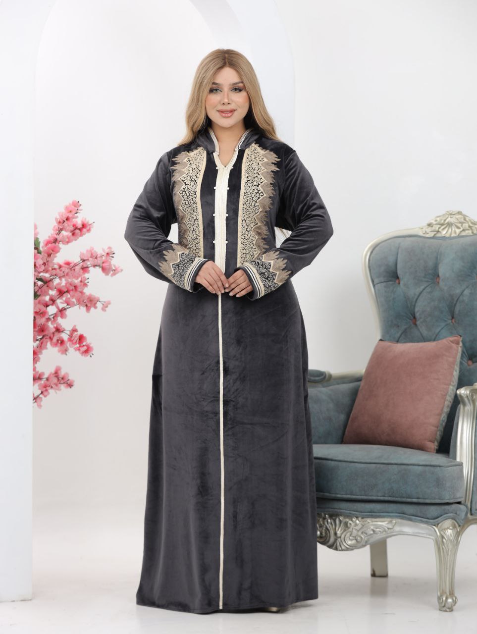 Velvet abaya embroidered with a hood
