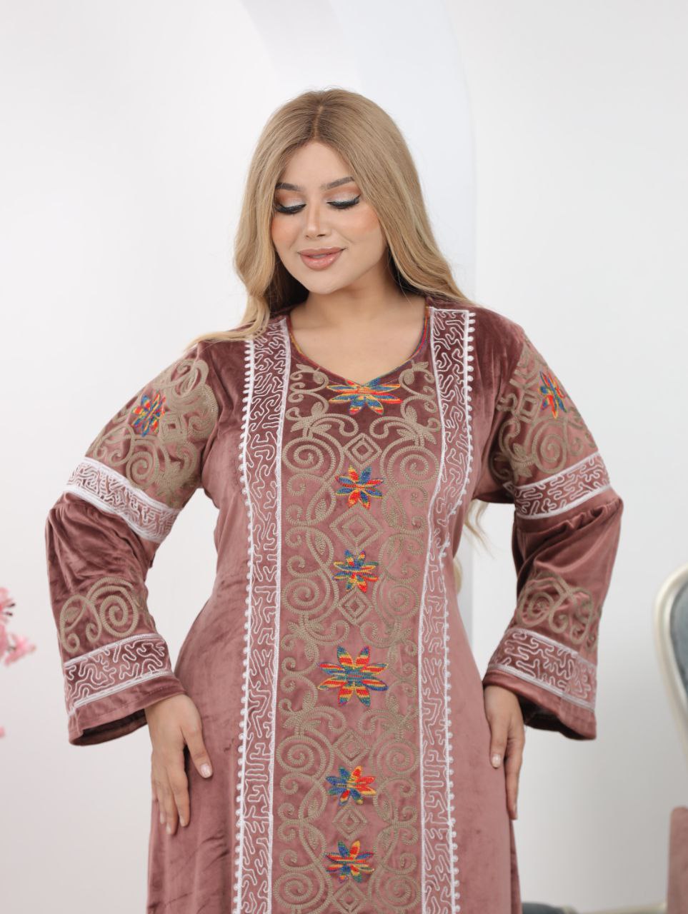 Velvet abaya with lengthwise embroidery