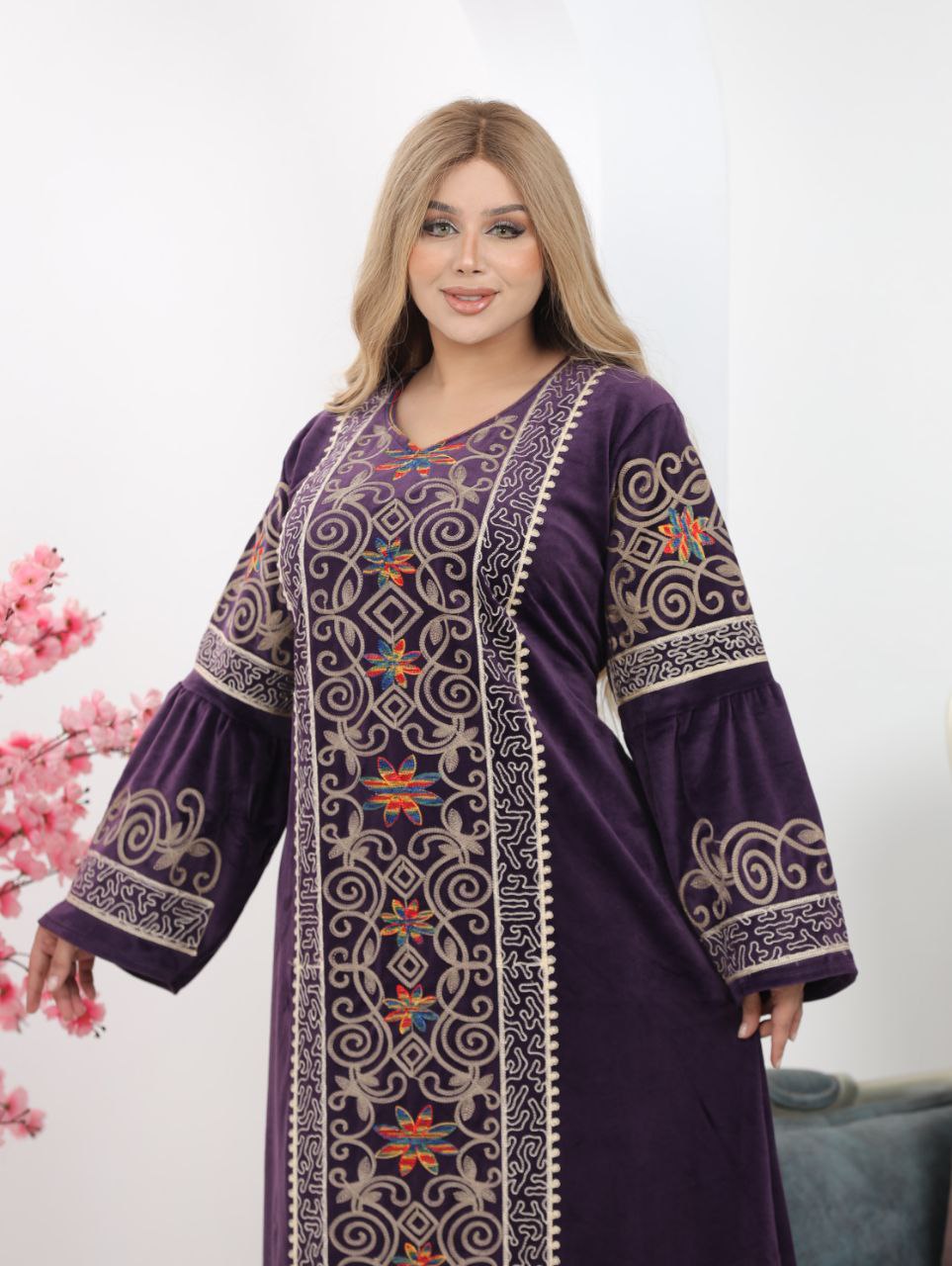 Velvet abaya with lengthwise embroidery