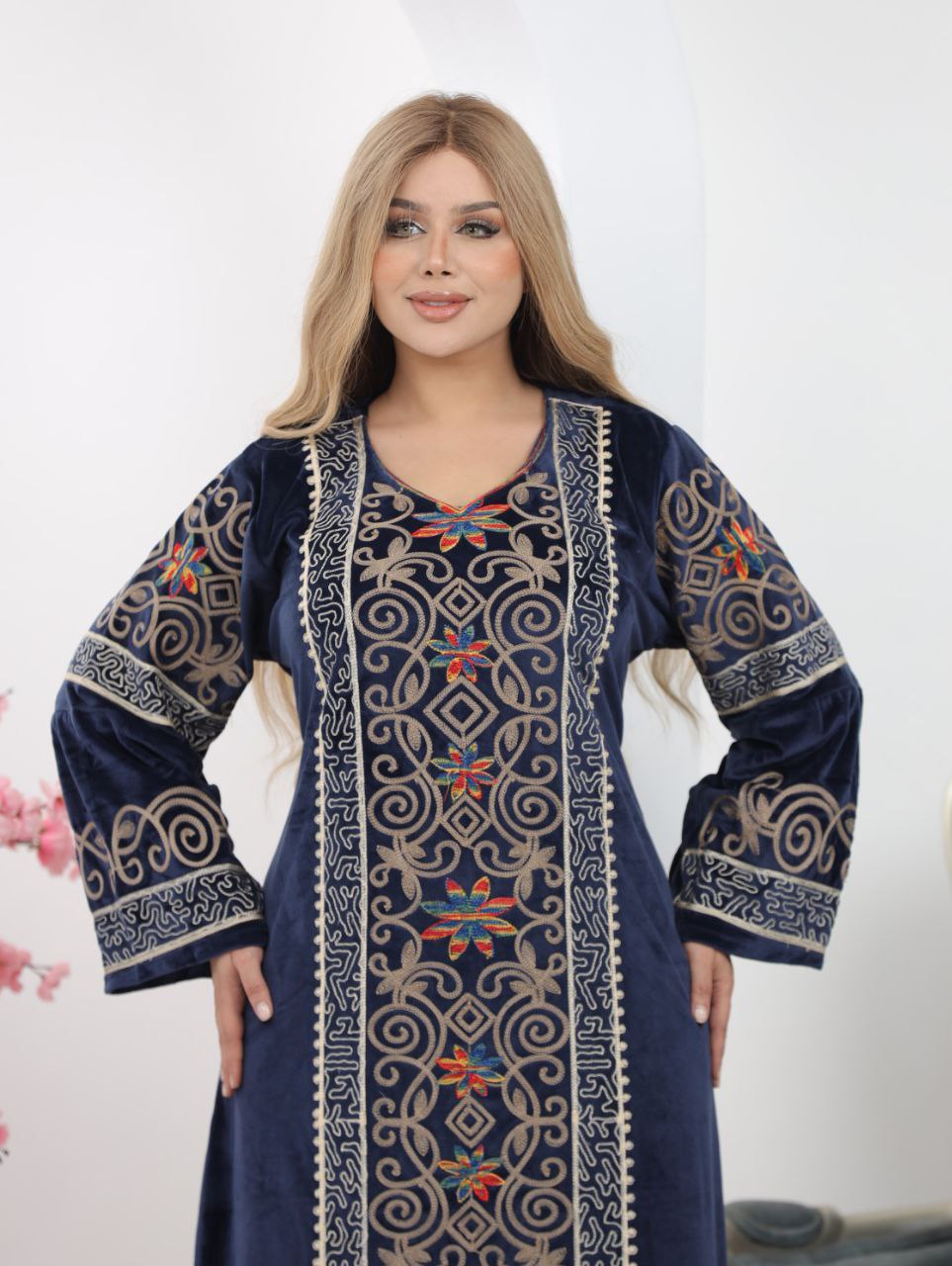 Velvet abaya with lengthwise embroidery