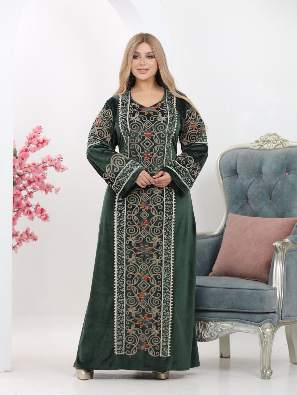 Velvet abaya with lengthwise embroidery