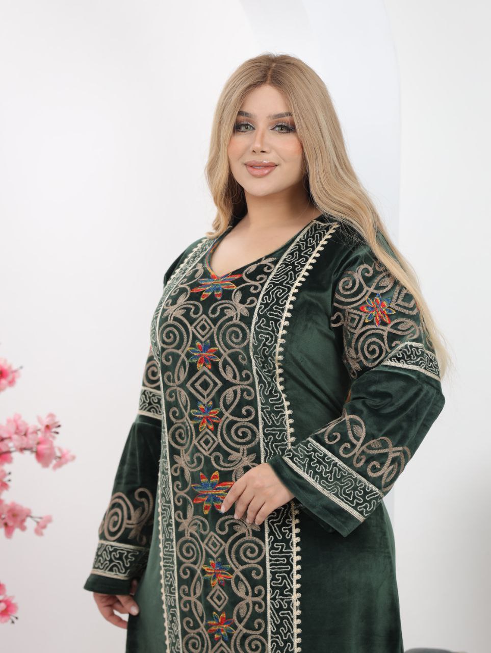 Velvet abaya with lengthwise embroidery