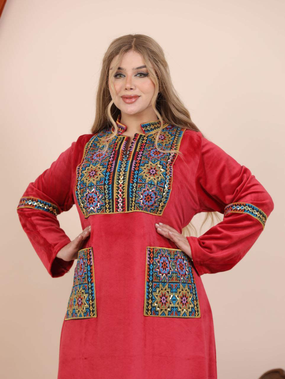 Embroidered velvet abaya with two pockets