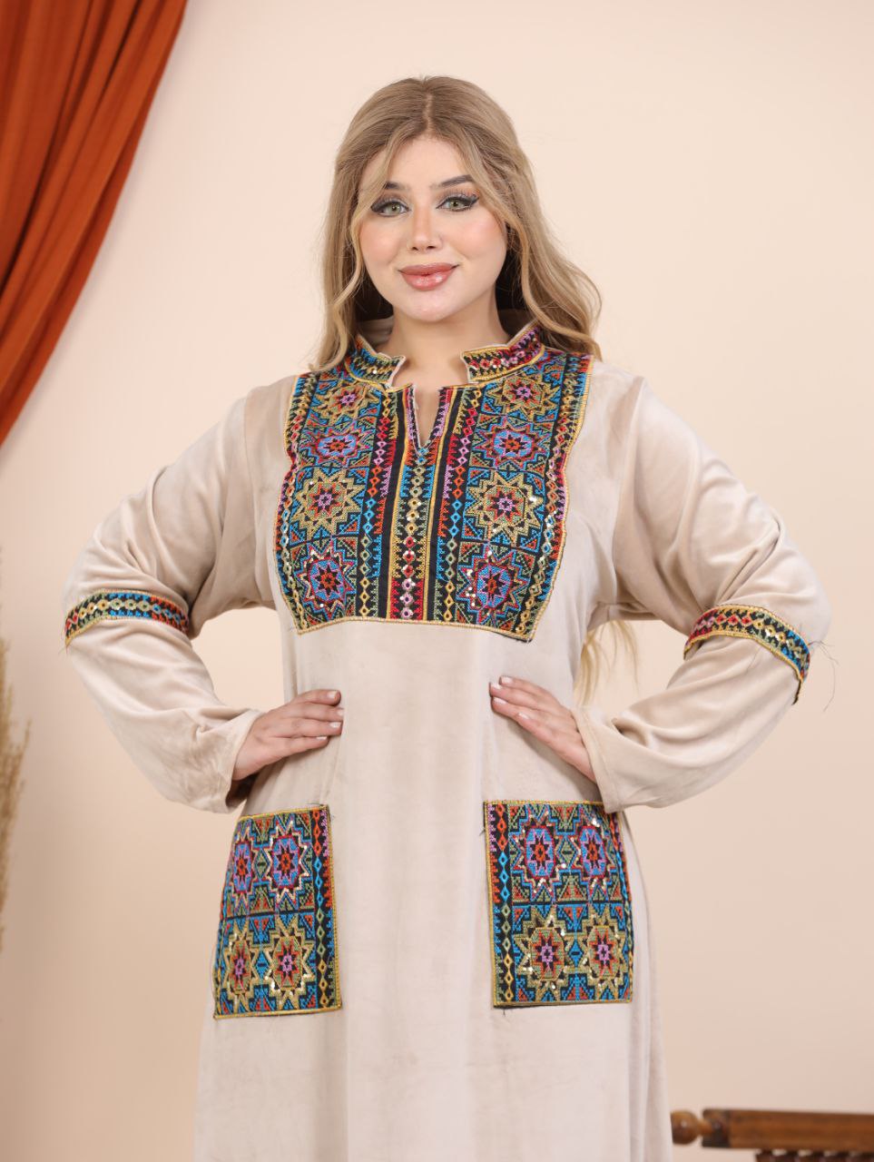 Embroidered velvet abaya with two pockets