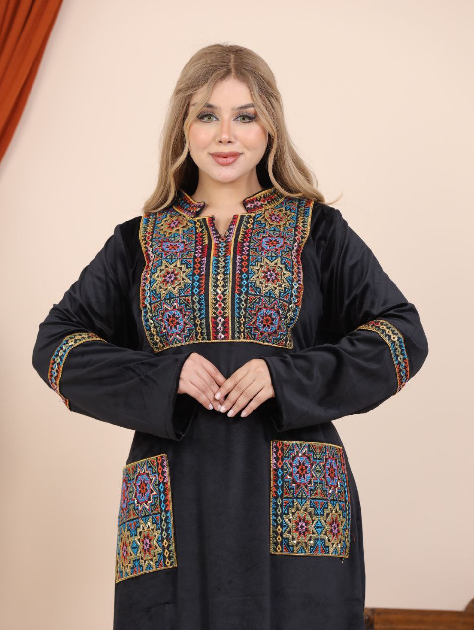 Embroidered velvet abaya with two pockets