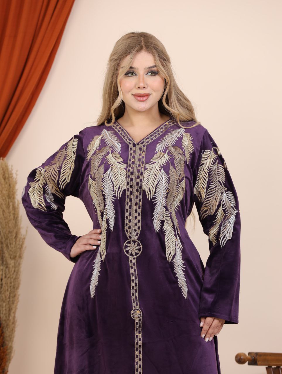 Velvet abaya with feather embroidery