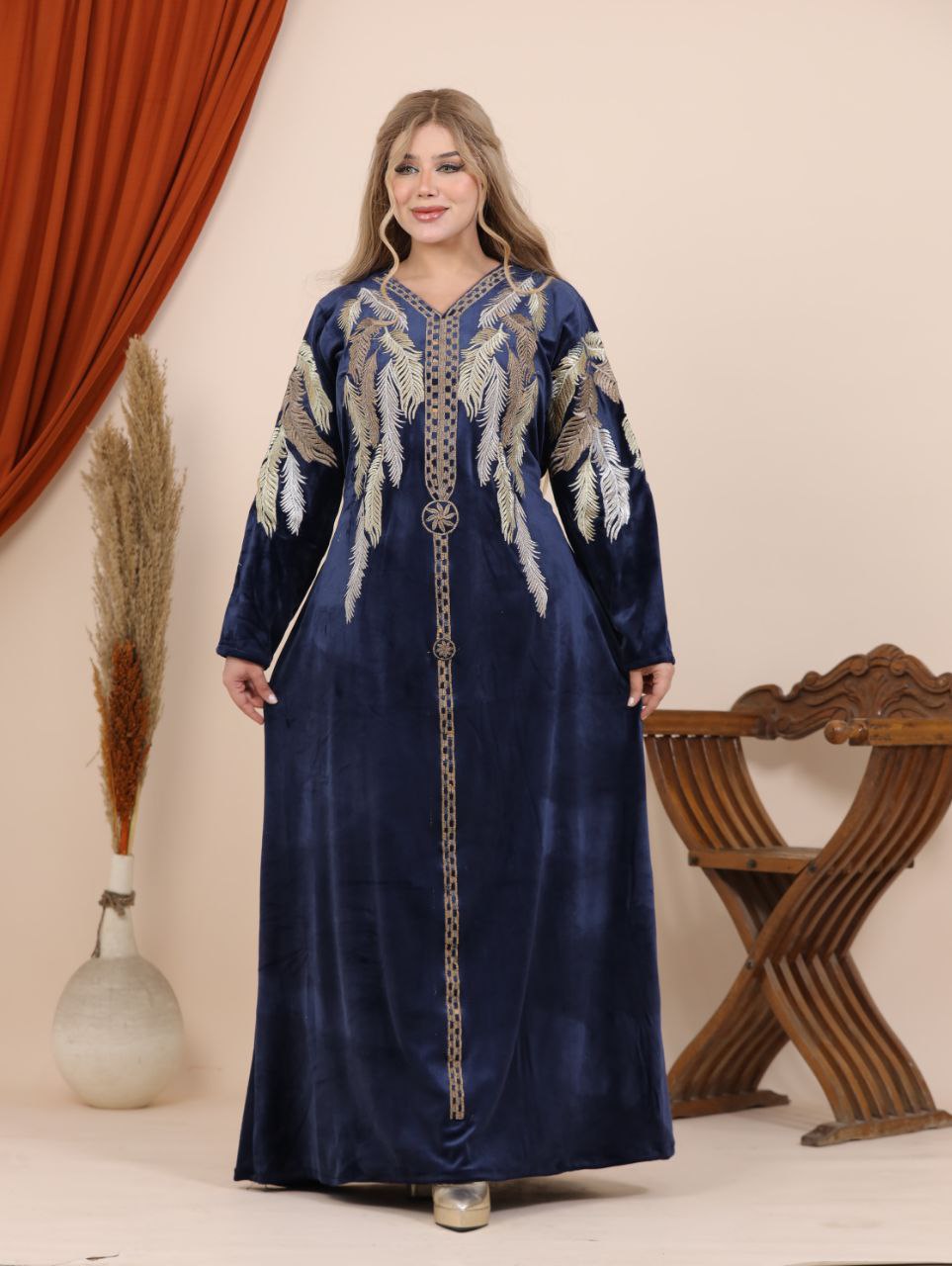 Velvet abaya with feather embroidery