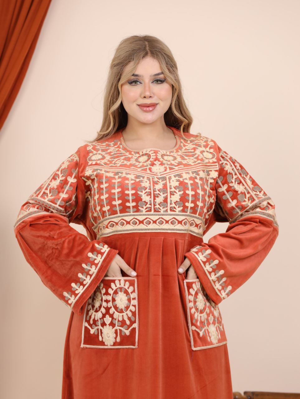 Embroidered velvet abaya with two pockets