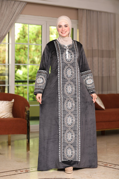 Velvet abaya with lengthwise embroidery