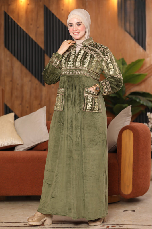 Embroidered velvet abaya with two pockets