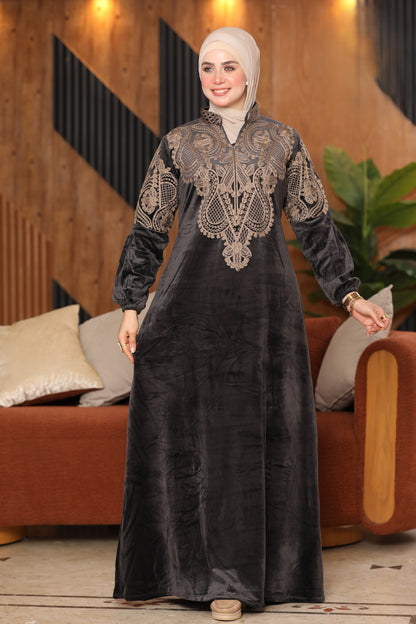 Velvet abaya with collar and embroidery