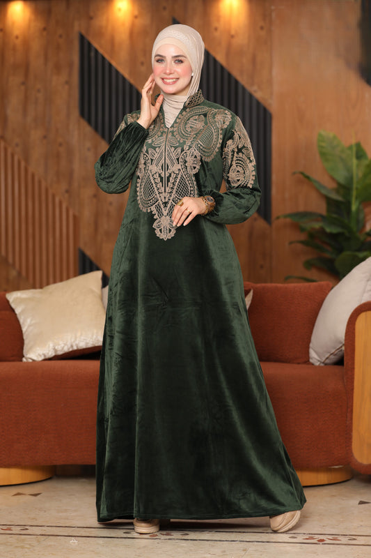 Velvet abaya with collar and embroidery