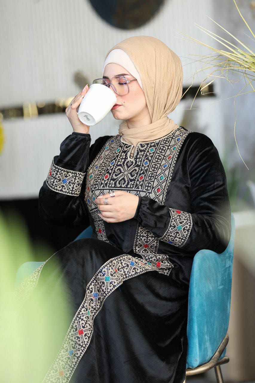 Eitamin embroidered velvet abaya
