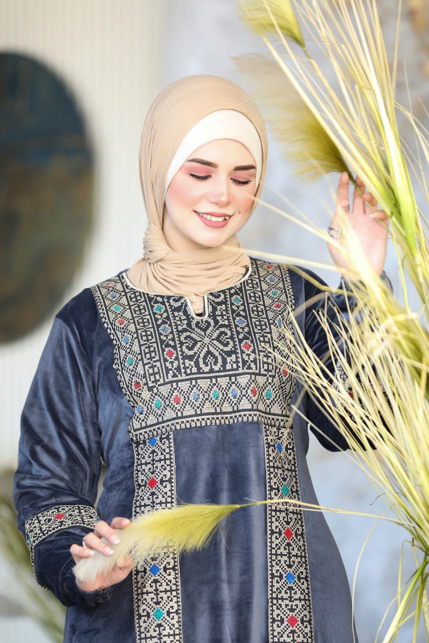 Eitamin embroidered velvet abaya