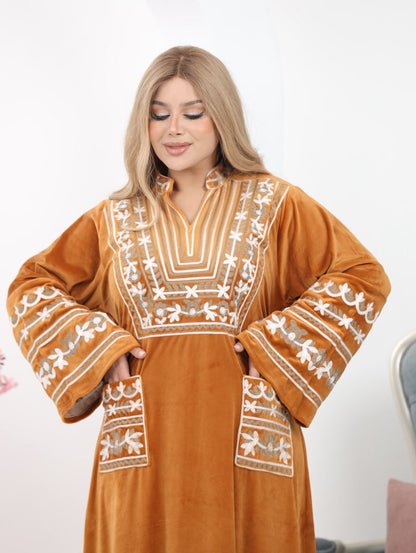 Embroidered velvet abaya with two pockets