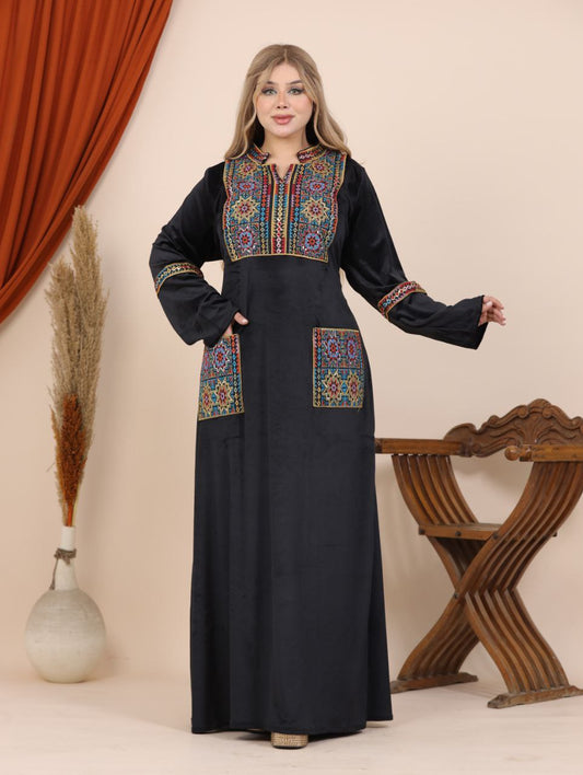 Embroidered velvet abaya with two pockets