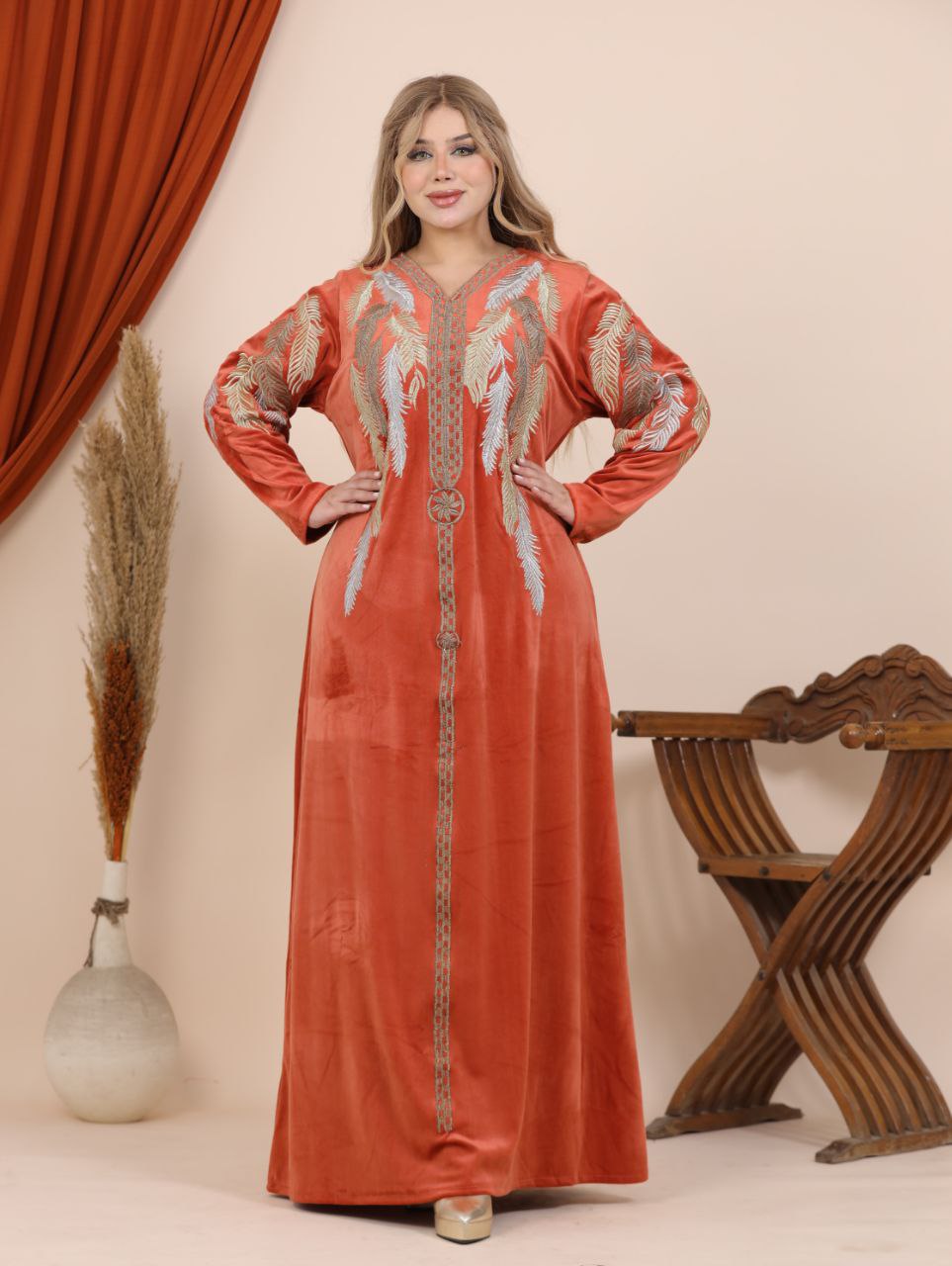 Velvet abaya with feather embroidery
