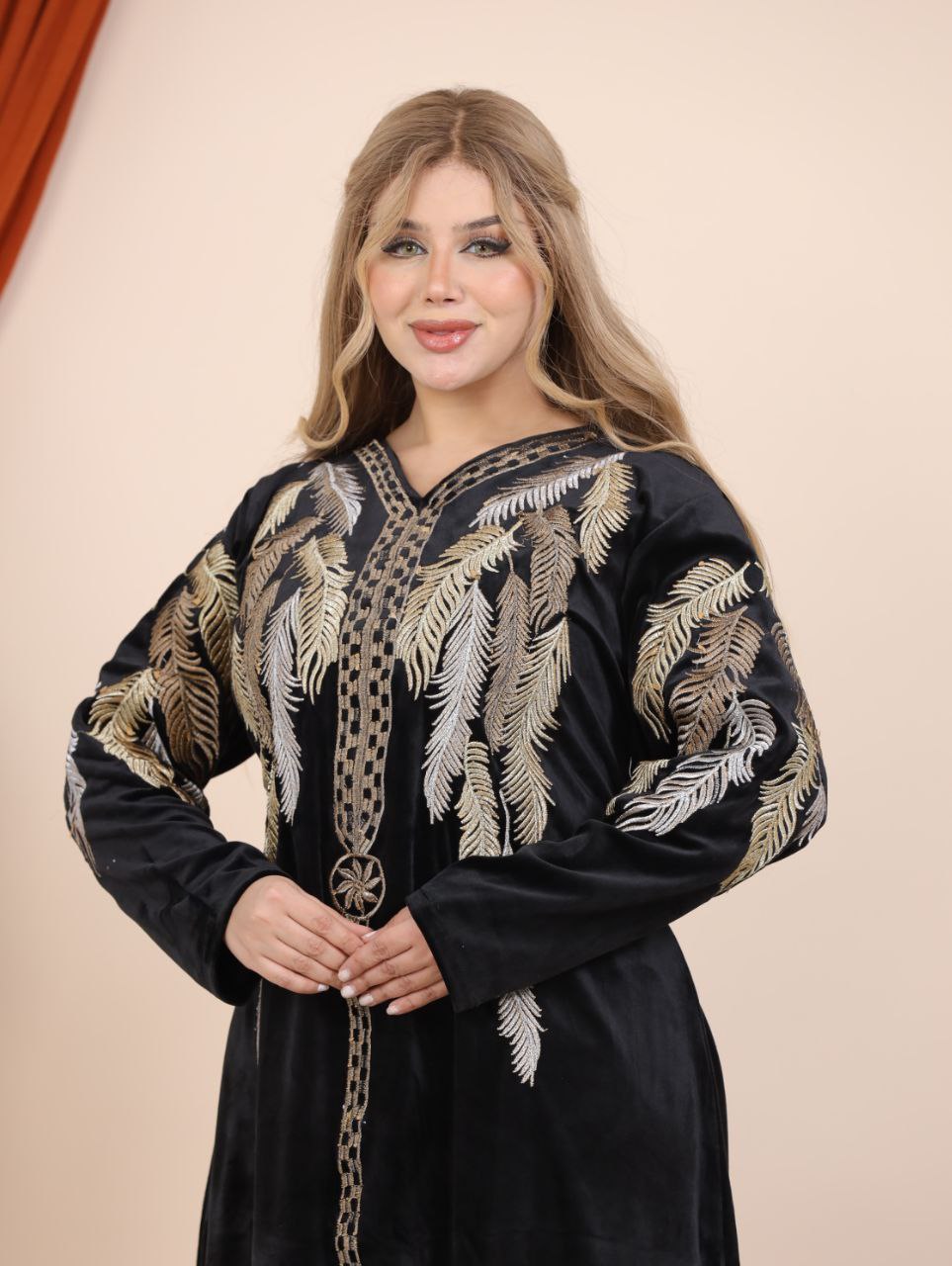Velvet abaya with feather embroidery