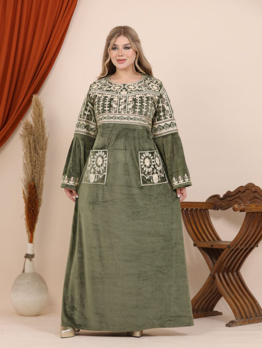 Embroidered velvet abaya with two pockets