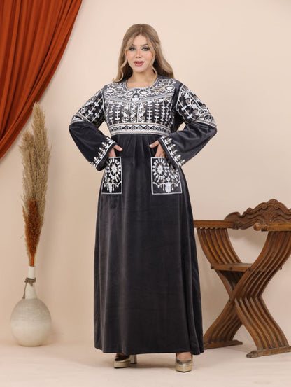 Embroidered velvet abaya with two pockets