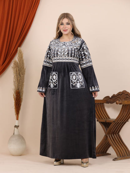 Embroidered velvet abaya with two pockets