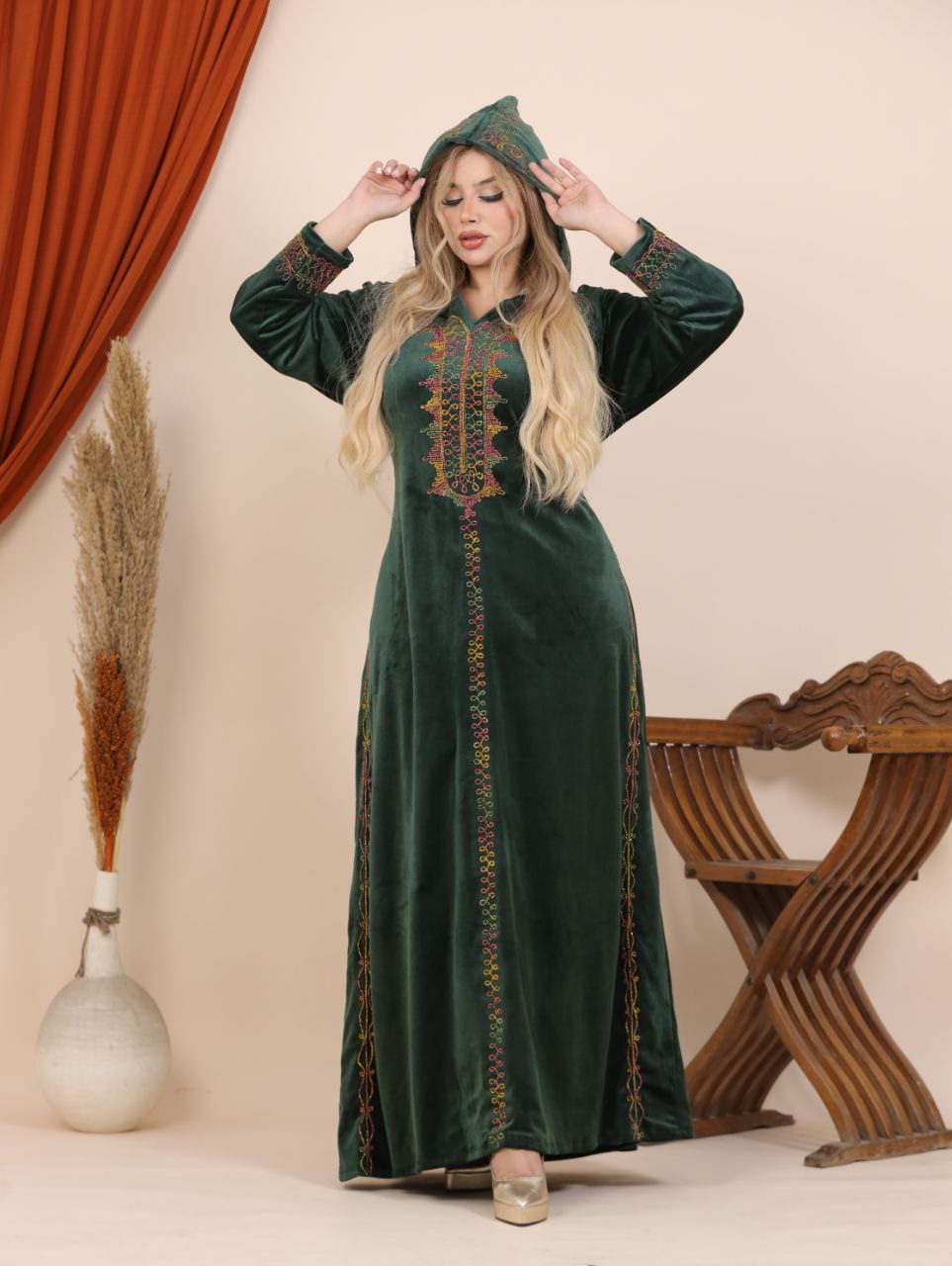 Velvet abaya embroidered with a hood