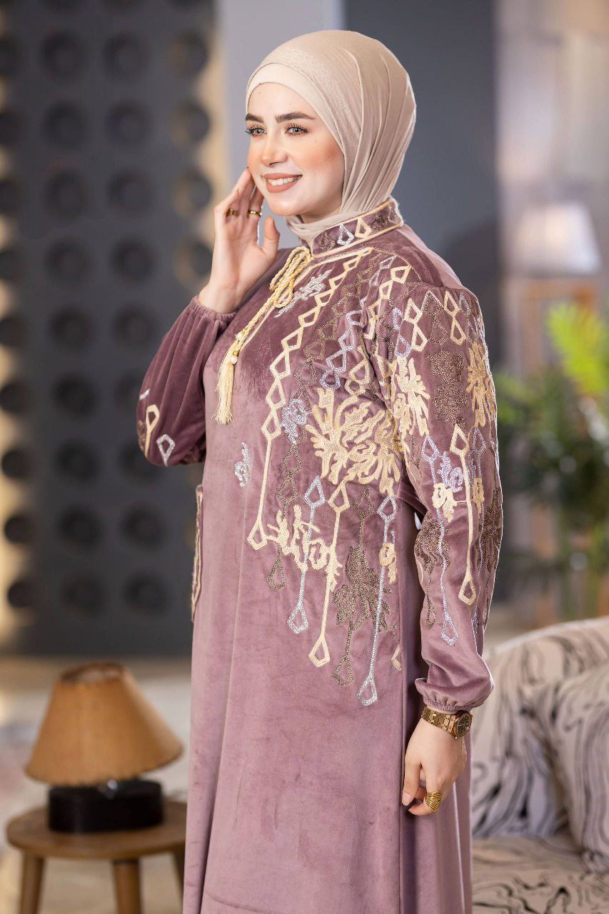 Embroidered velvet abaya with one pocket