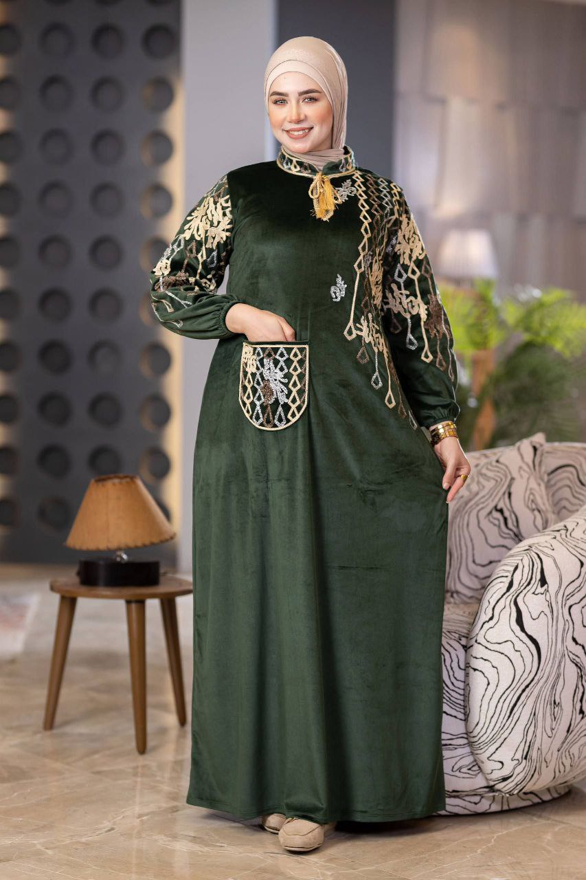 Embroidered velvet abaya with one pocket